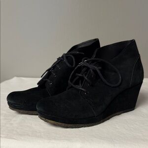 Clarks Leather Lace-Up Wedge Booties Black 7.5M Crepe Sole